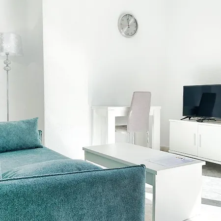 Apartament Skol 131 - At Skol Building In Centre With Sea Views. *